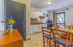 Living room and kitchen, photo 3
